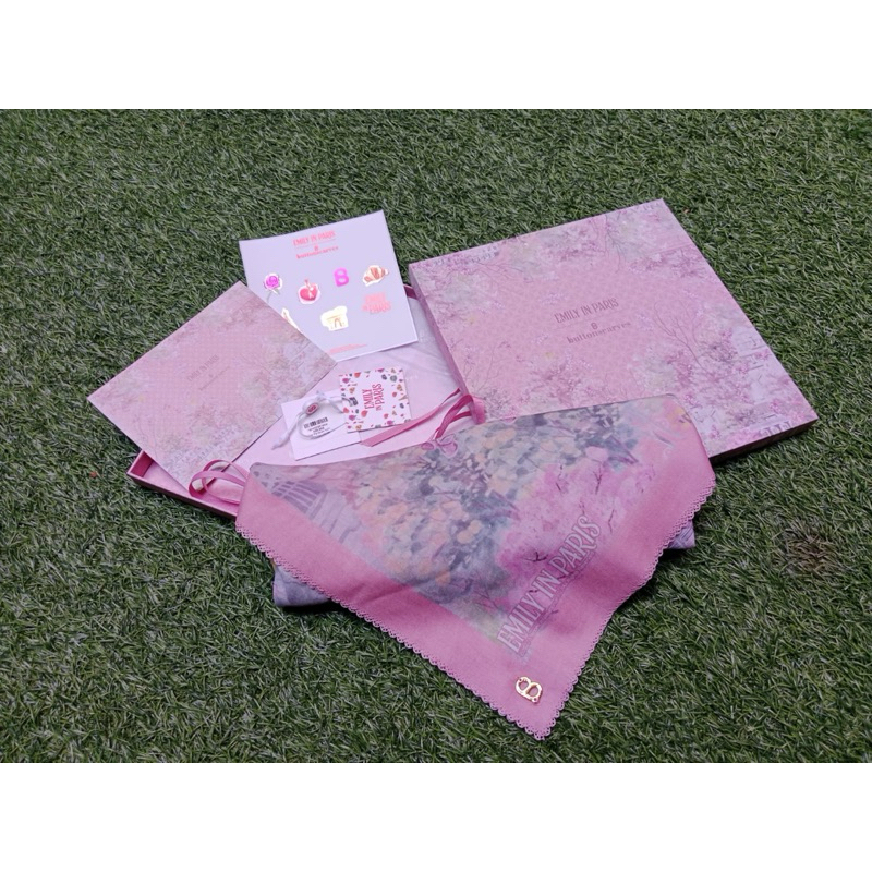 PL Buttonscarves The Parisian Square - Aimer