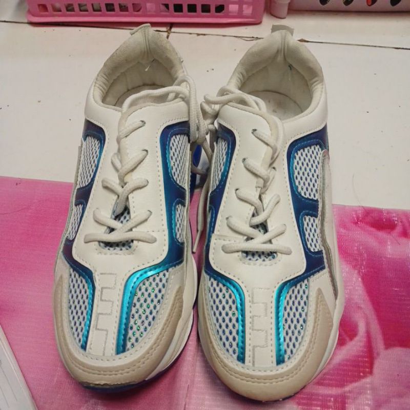 sepatu versace
