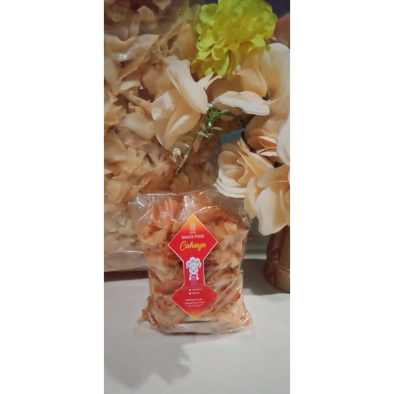 

300gr keripik singkong kriwil pedas daun jeruk