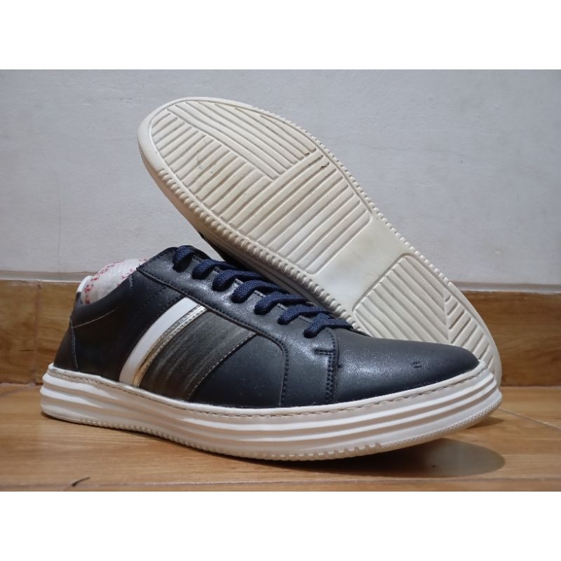 sepatu casual Esquire