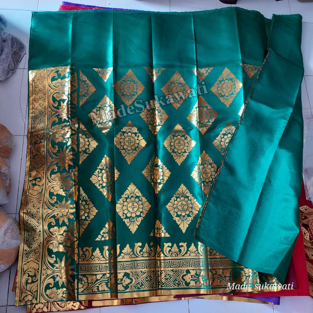 Lembaran Kain Prada Emas Satin Pakaian Tari Bali