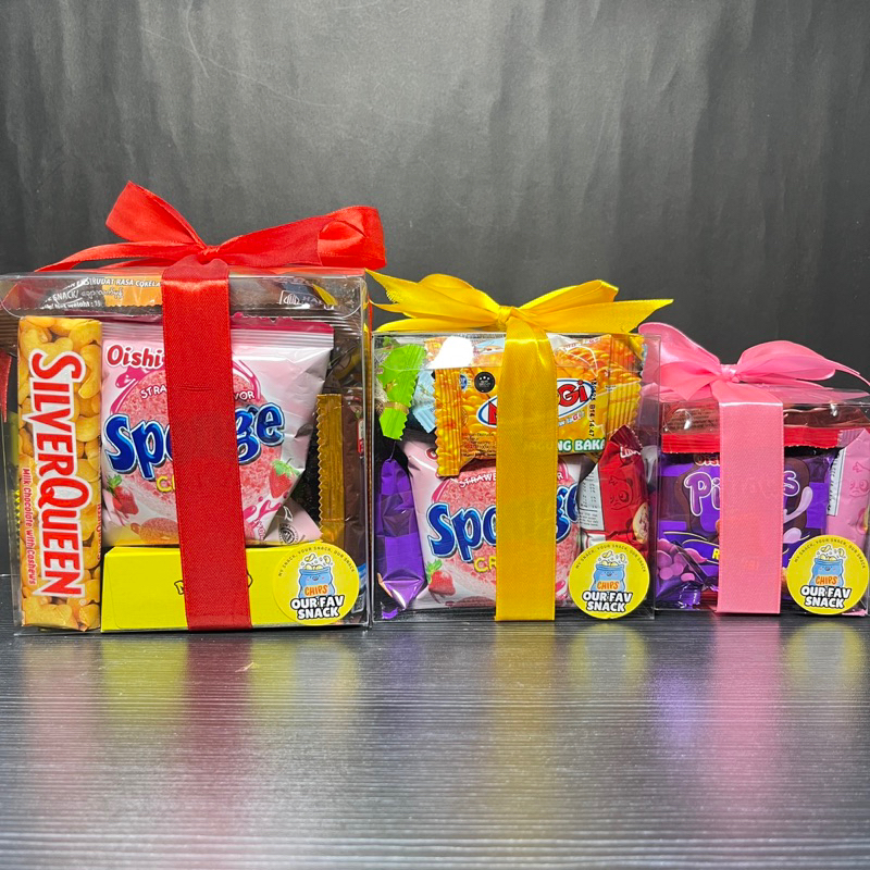 

Hampers Gift Snack Box Mika Hadiah Ulang tahun Wisuda Anniversarry Gift Box Mika