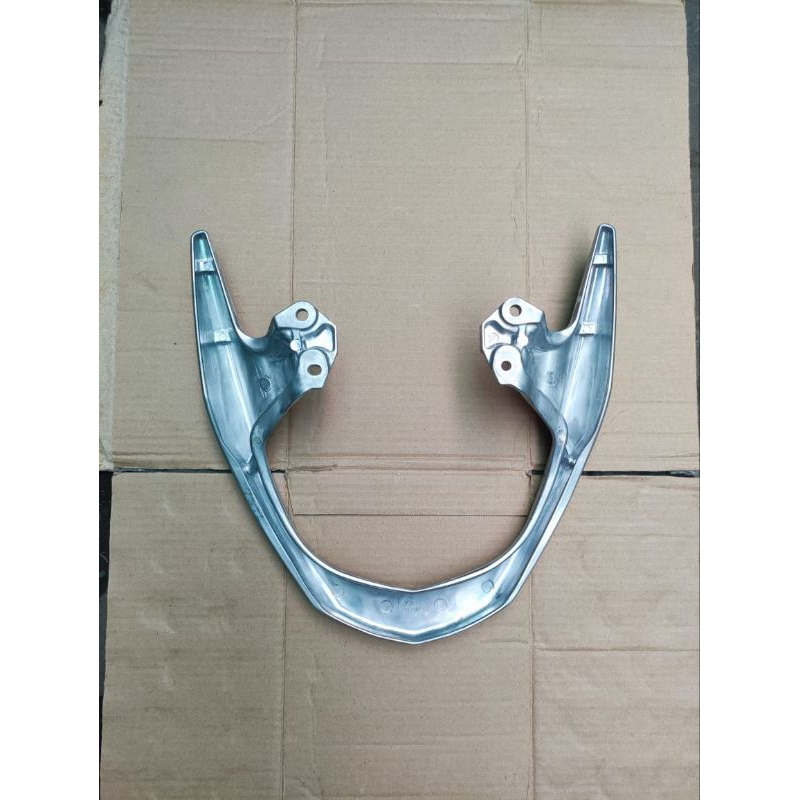 BEHEL YAMAHA GEAR 125 ORIGINAL BEHEL PEGANGAN JOK BELAKANG GEAR 125 ORI