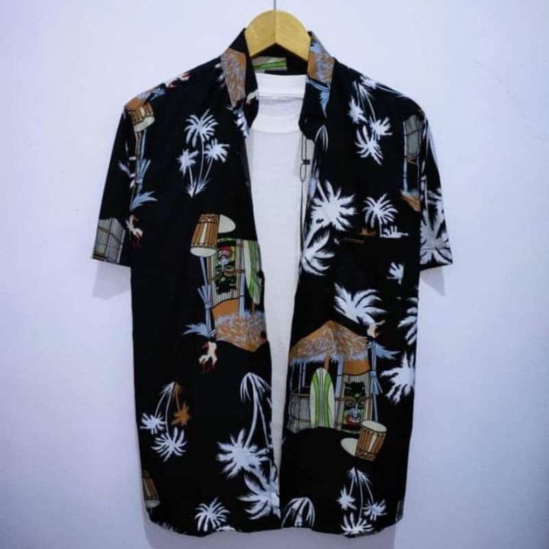 Kemeja Motif Pantai Pria Cowok Lengan Pendek Standart Formal Kassual Kekinian Warna Hitam Dan Putih.