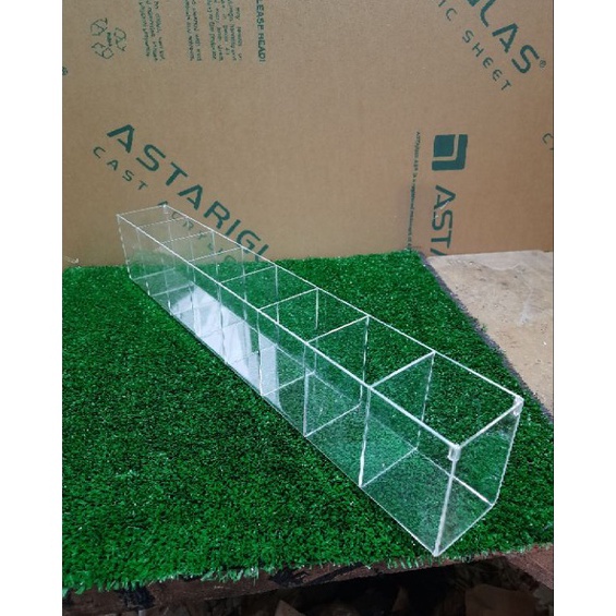 

Sentuhan Personal display acrylic tempat pulpen