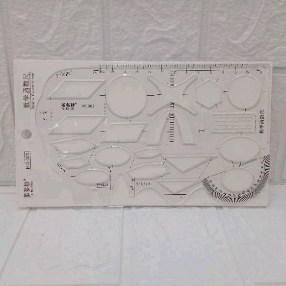 

Penggaris Geometri / Penggaris Plastik 20 cm Transparan / Penggaris Pola