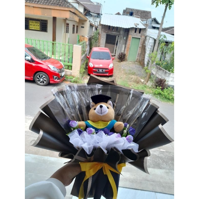 buket uang dan boneka wisuda