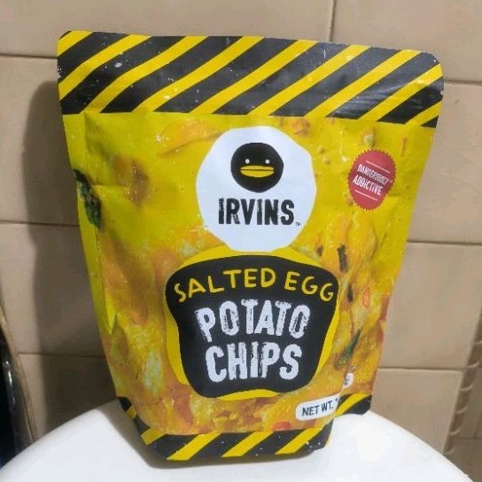 

salted egg potato chips IRVINS 95g snack kerupuk kentang telur asin camilan