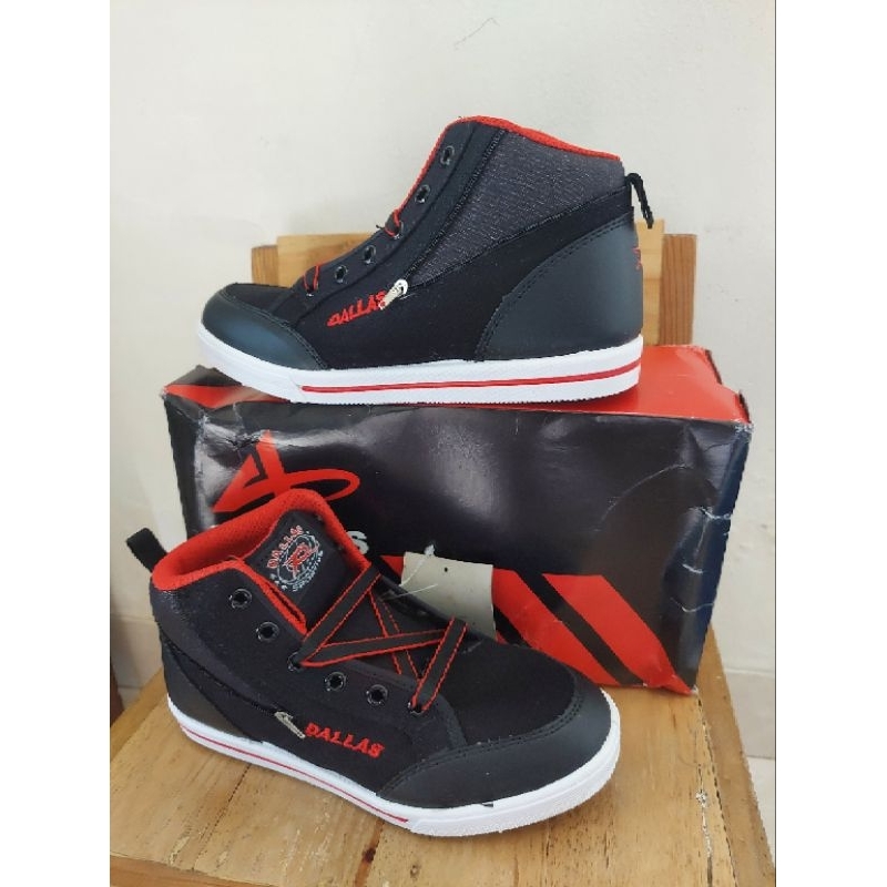Sepatu Dallas