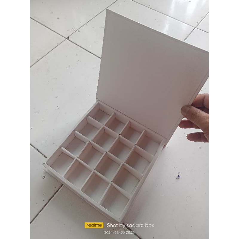 

box sekat 16 ( 5 cm persekat tinggi box 5 cm + maghnet )