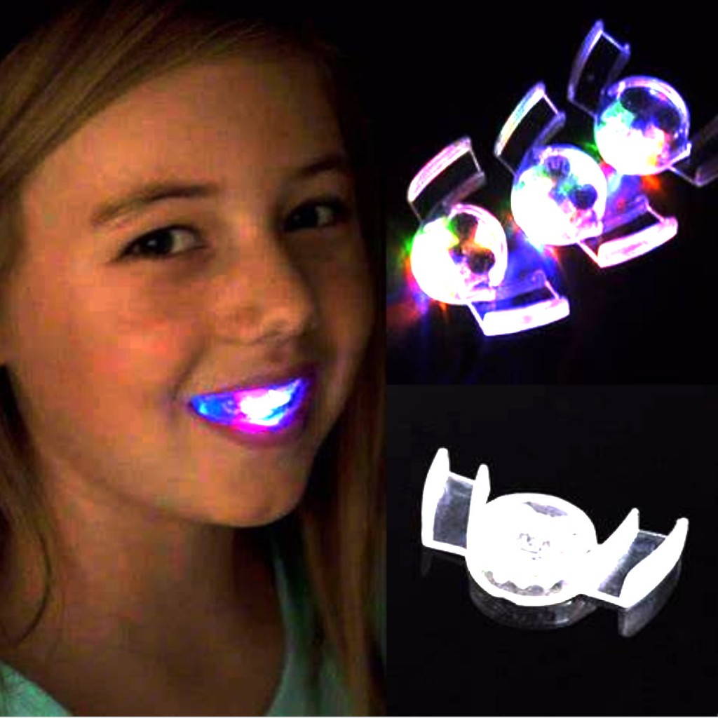 JOFESTORE88 1 PCS LUCU LED KEDIP GIGI BEHEL PENJAGA MULUT HALLOWEEN TRICK MAINAN PESTA PROPS