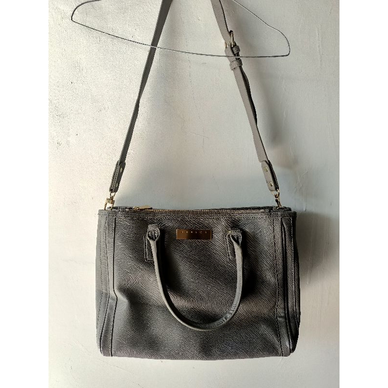 sisley tote bag. tas kerja, tas kuliah, tas laptop, zara, hnm, heylocal, soeiy, kaynn, antidotline