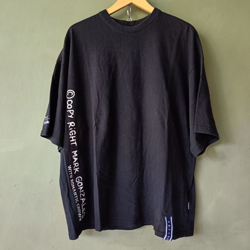 BAJU ROMANTIC CROWN x MARK GONZALES T-SHIRT