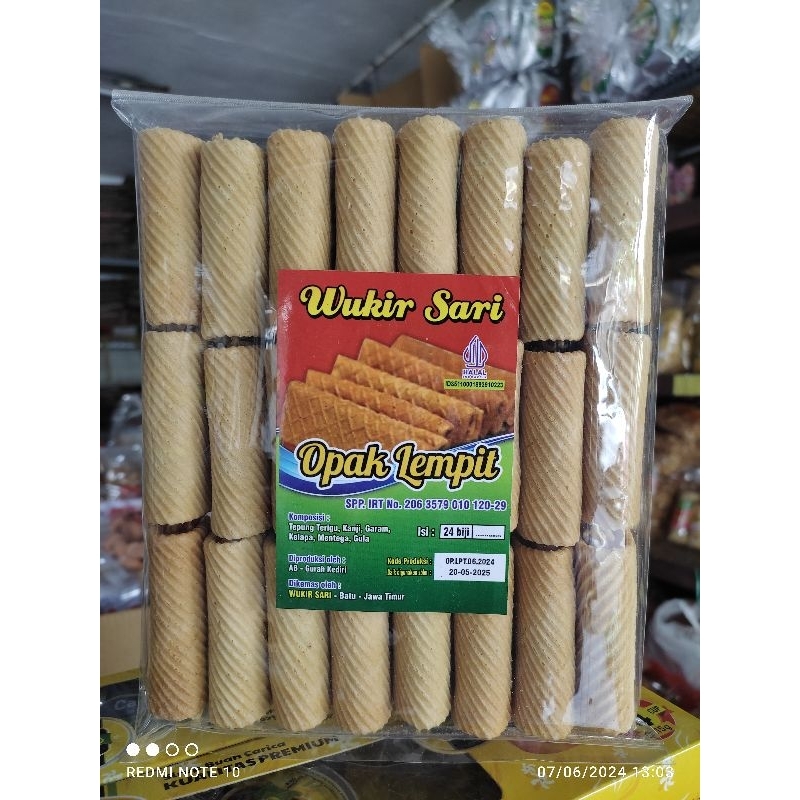 

Opak Gapit / Opak Lempit Snack Tradisional