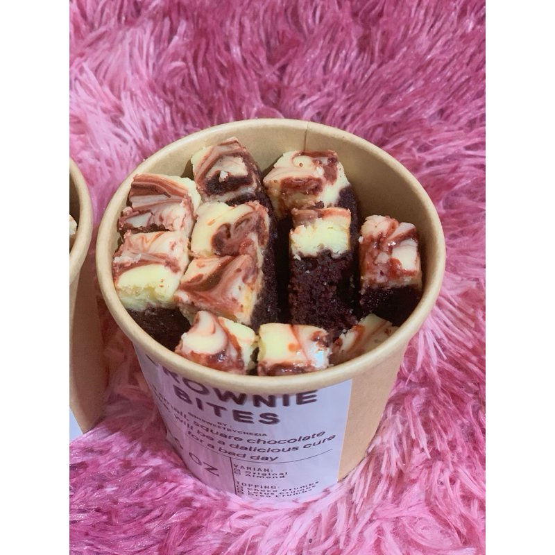 

Brownie bites by Hisweetbychezia 16 OZ - Red velvet cream cheese
