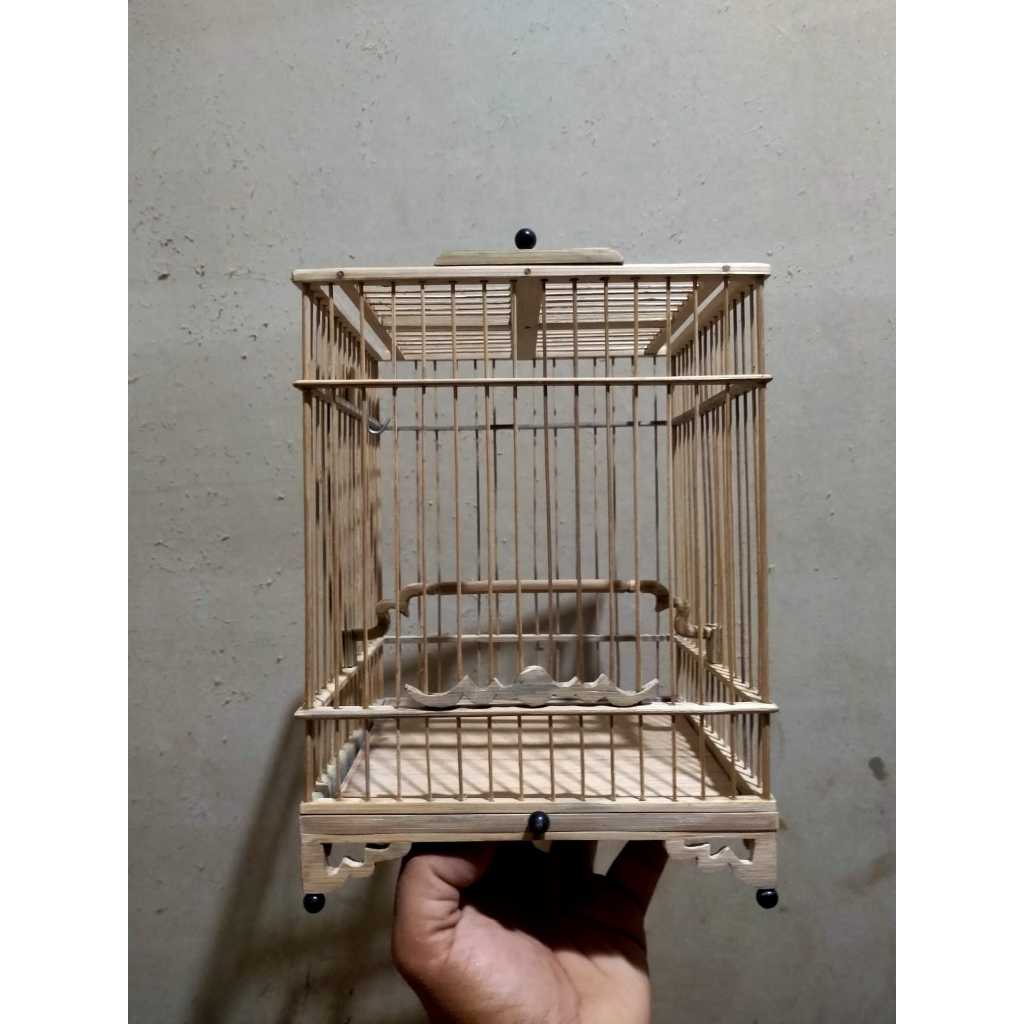 Sangkar Bambu Kecil Semi Ukir , Ukuran. 18 x 18 Cm / Sangkar Cungkwo Kecil / Kandang Burung Kecil