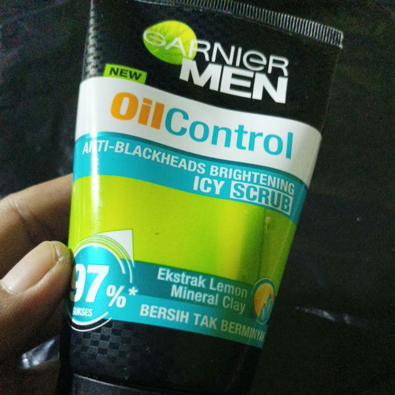 garnier men oil control