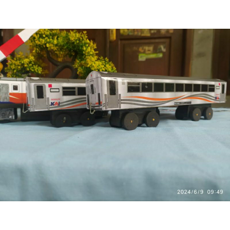 Mainan kereta api gerbong eksekutif stainless steel