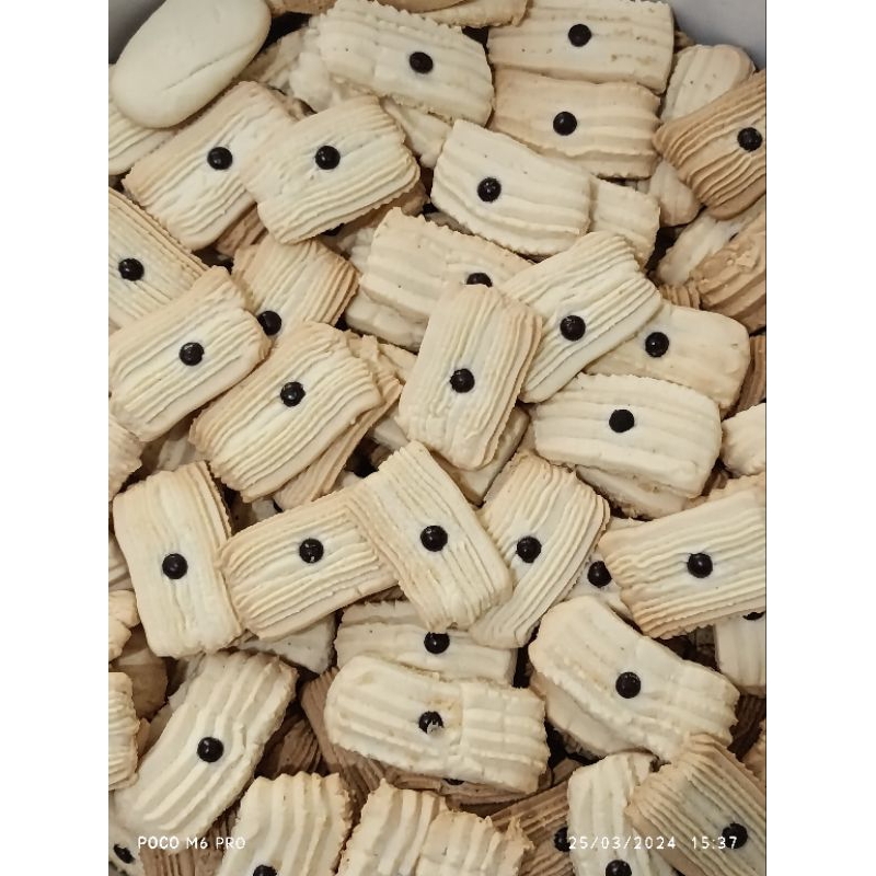 

kue semprit renyah dan gurih