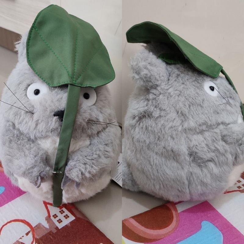 Boneka Totoro Pegang Daun Studio Ghibli New Tag