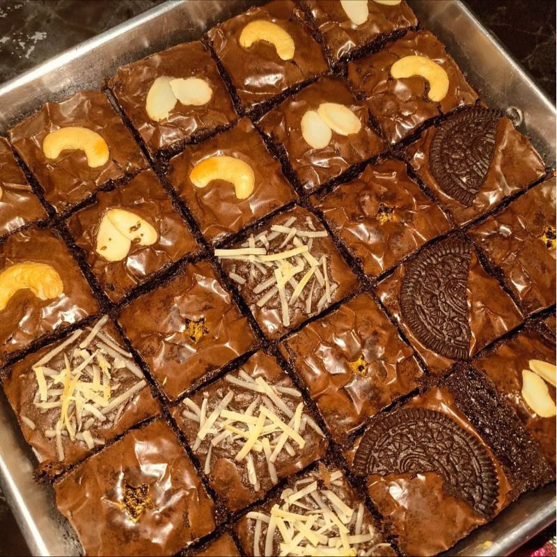 

FUDGY BROWNIES 20X10 (10 pcs)