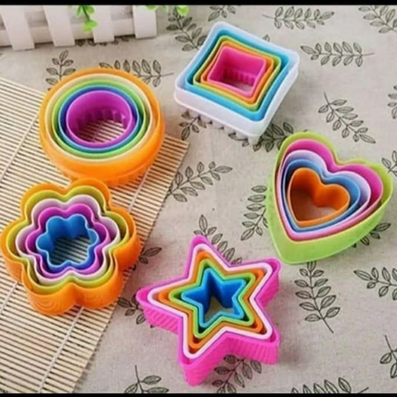 

BOMBASTIS Ring Cutter Cookies Cutter Plastik Motif