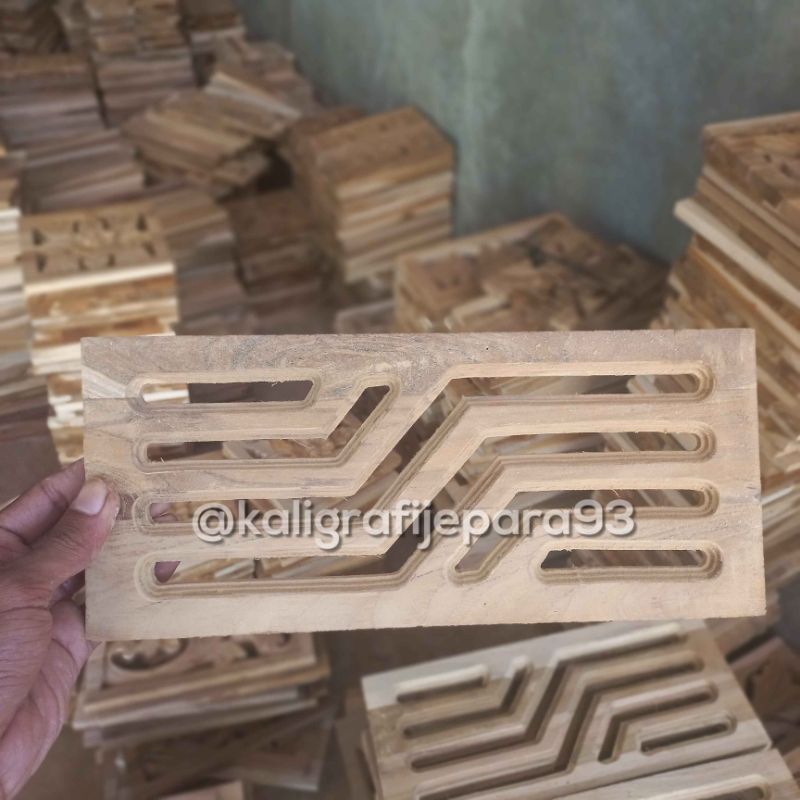Ukiran Dan Lis Angin Angin Kayu Jati
