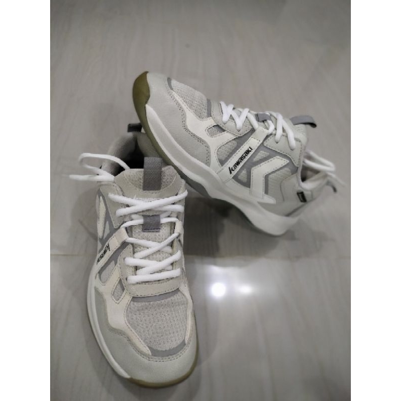sepatu badminton original Kawasaki