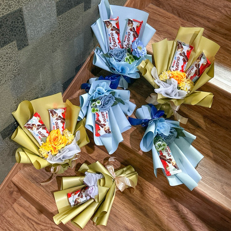Buket Coklat Wisuda Size Mini - Small | Buket Coklat Kinder Bueno dan Bunga Artificial | Flower Bouq