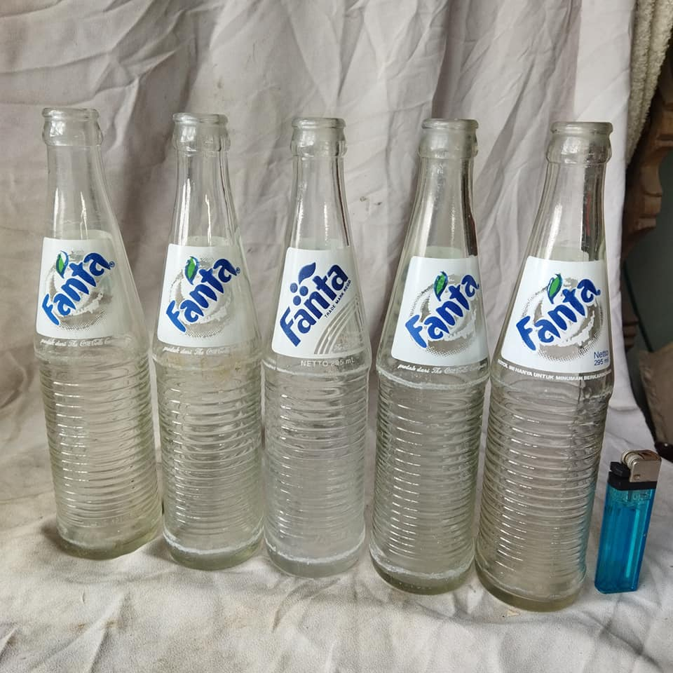 Pajangan Vintage 5 Botol Fanta Kaca Beling Jadul