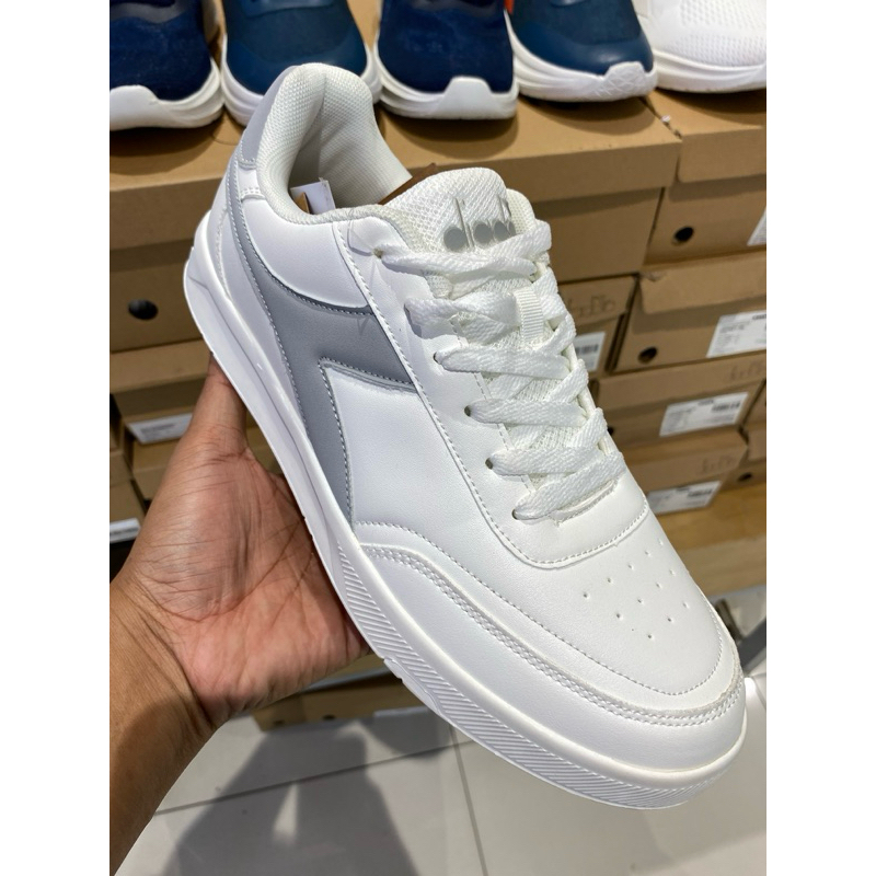 Diadora sepatu sneakers pria murah