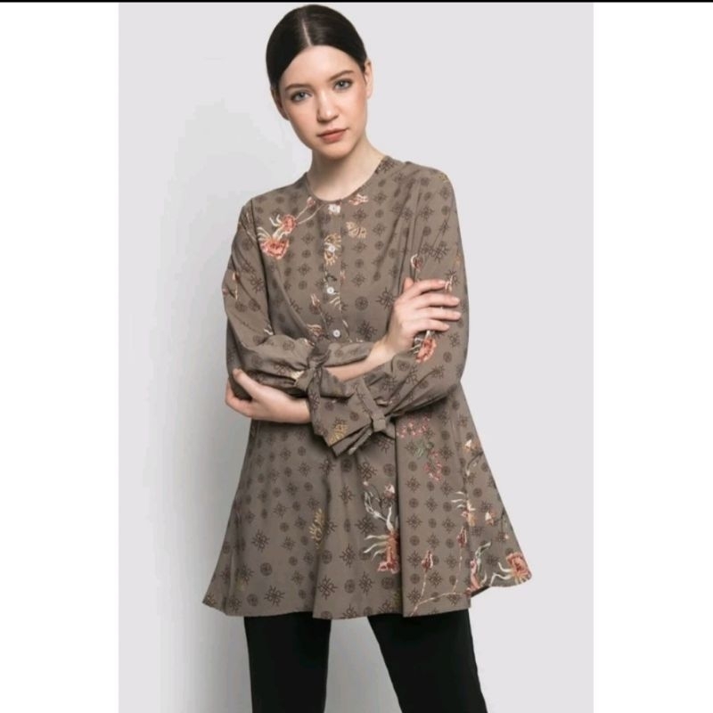 Preloved Ria Miranda Mahati Top size M