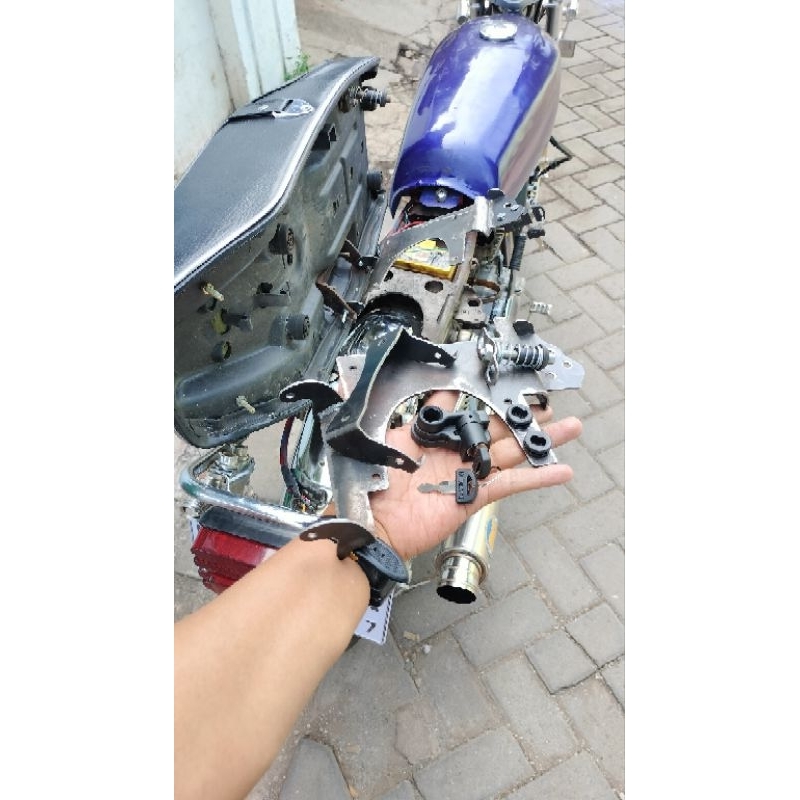 Pangkon plat new gl100 (cimenk) breket jok gl100/dudukan jok gl100/jok gl100