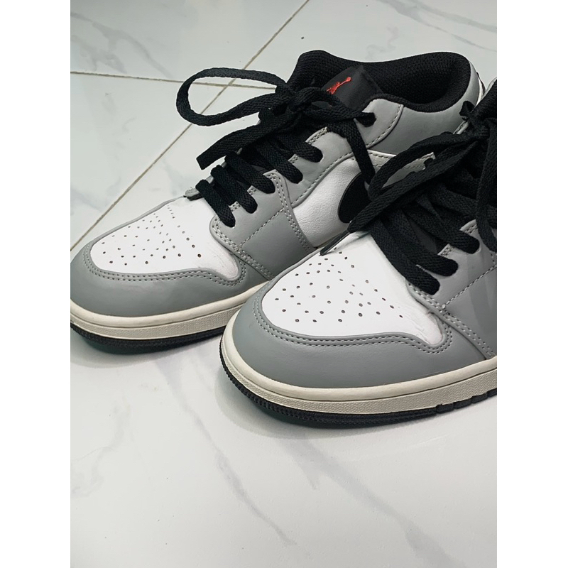 Sepatu Sneakers Nike Air Jordan 1 Low Light Smoke Grey 100% Original