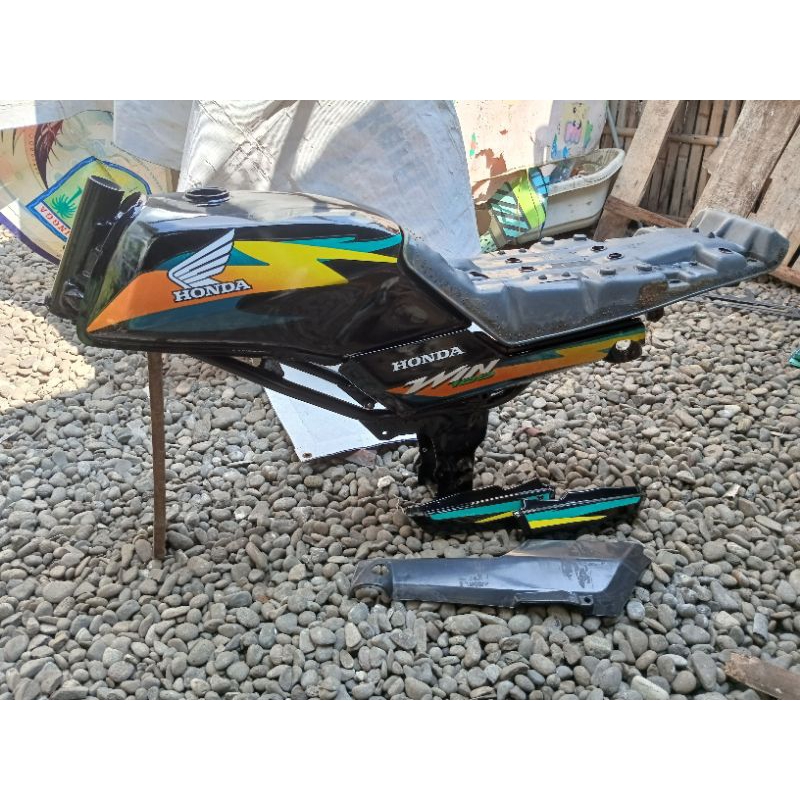 Frame sasis rangka win 100 set bodi body tangki jok ori original