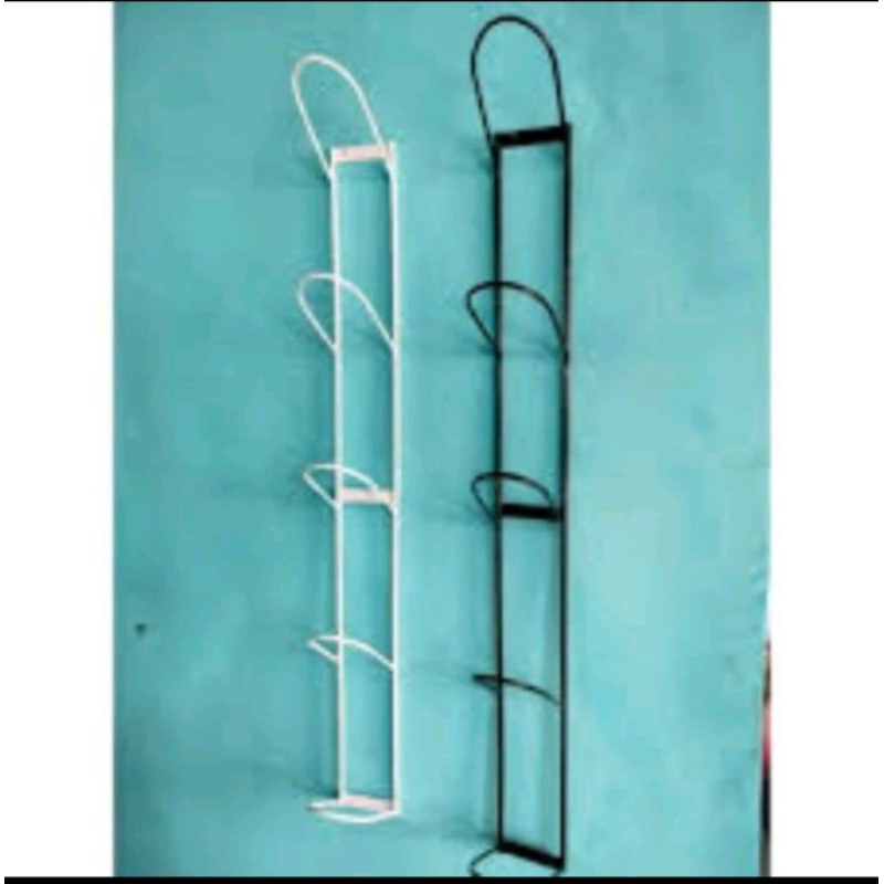 Rak helm tempel dinding