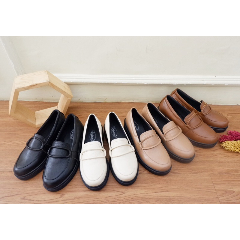 Sepatu Loafer Kulit Wanita