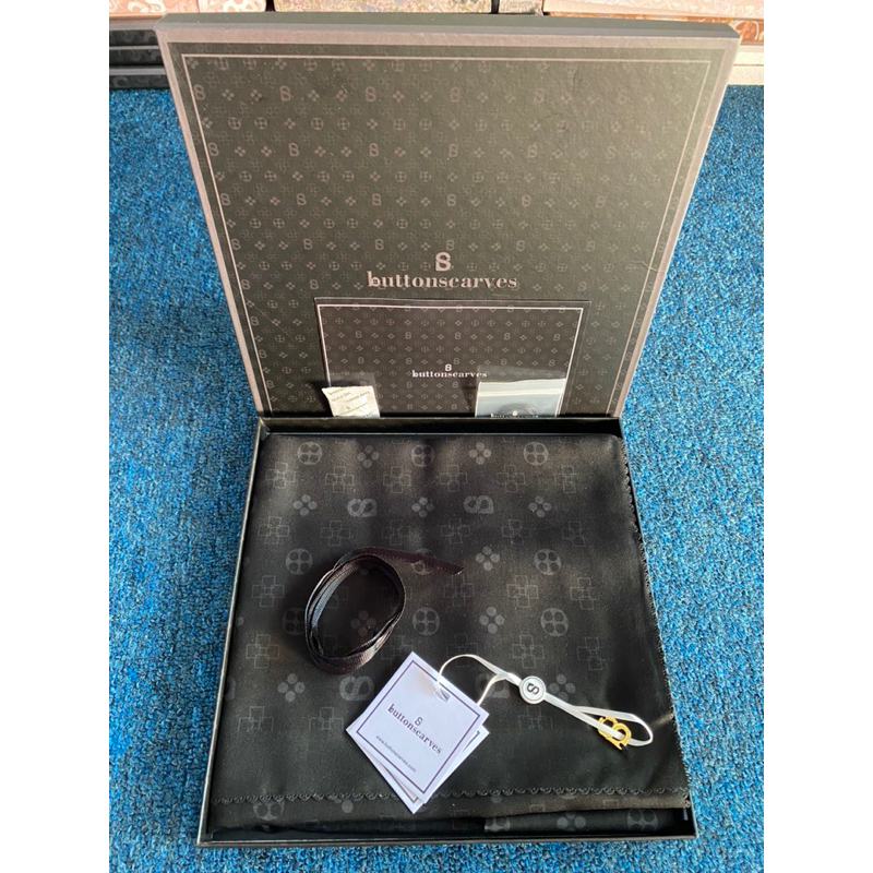 BUTTONSCARVES MONOGRAM, BUTTONSCARVES MASRABIYAH