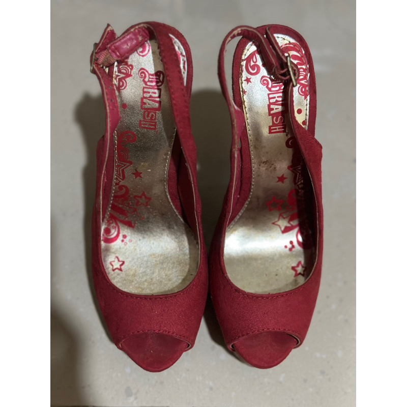 Sepatu Pesta Merek Brash