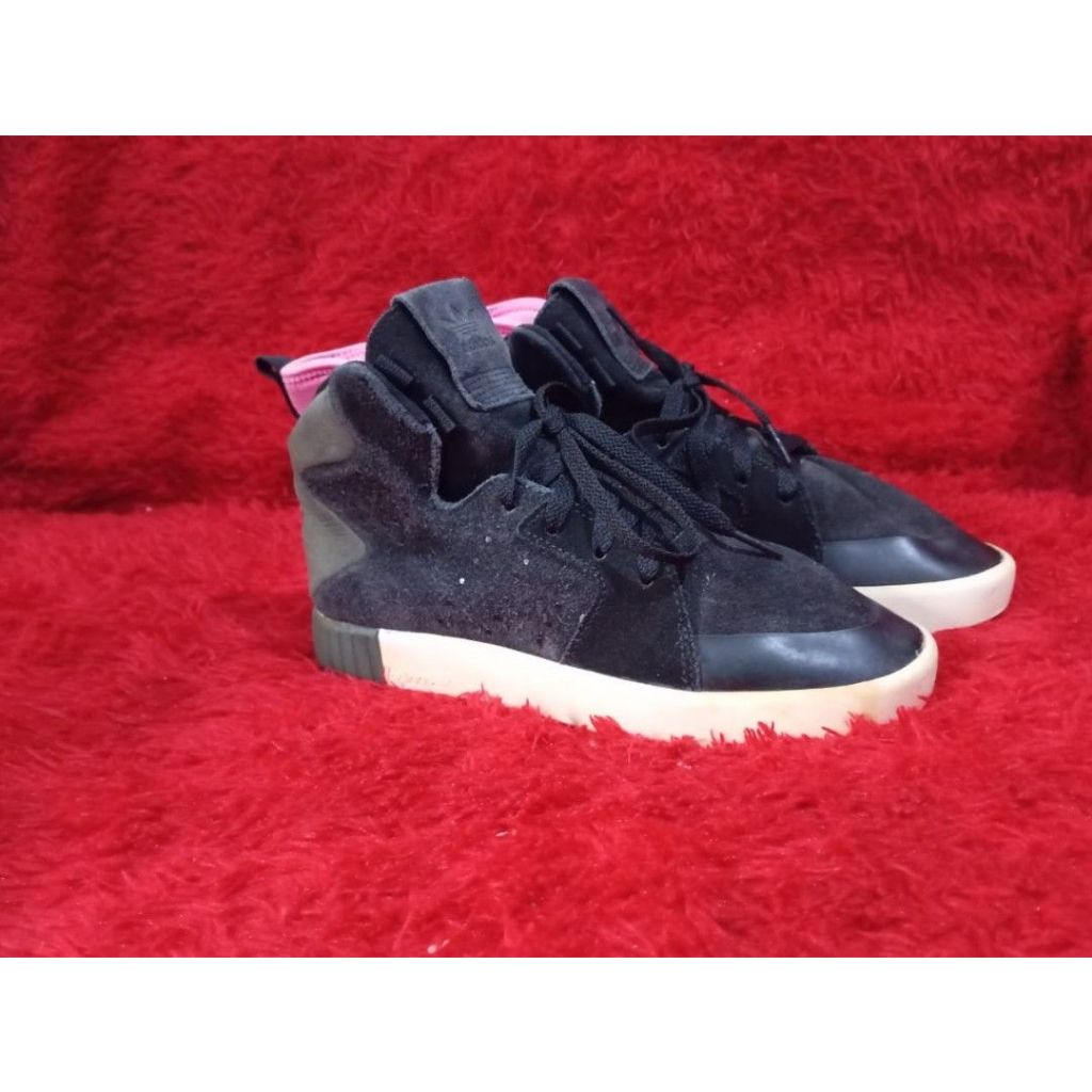 SEPATI ADIDAS SNEAKERS WANITA