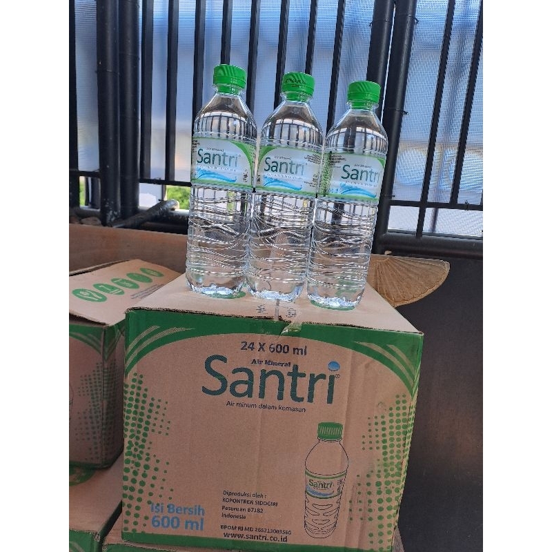 

air mineral merk santri botol 600ml/isi 5 botol