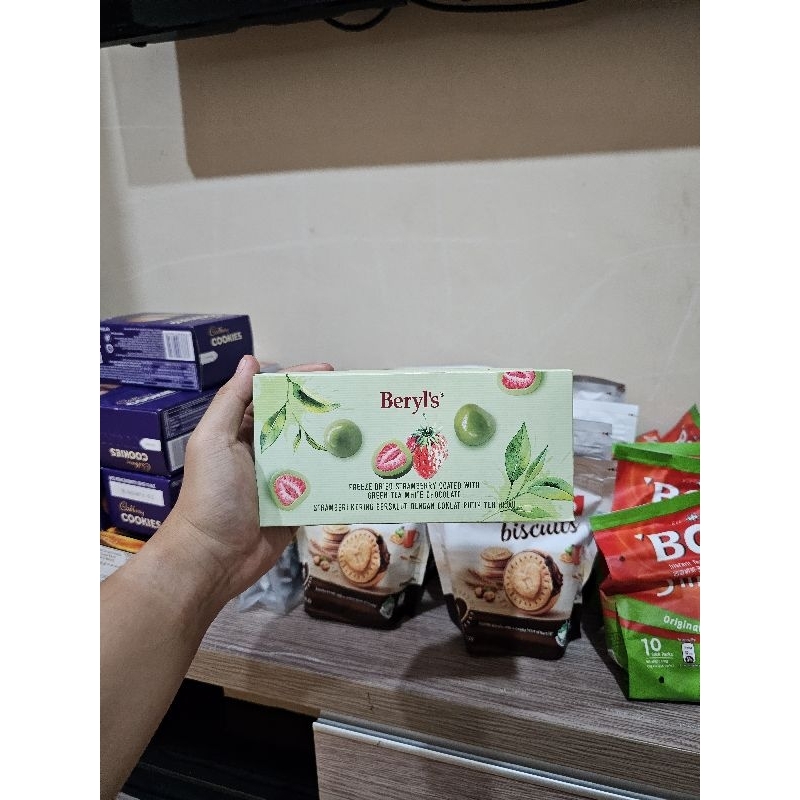 

(READY STOCK) BERYLS FREEZE DRIED STRAWBERRY WITH GREENTEA