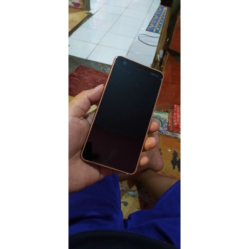 lcd nokia 2 normal kesing mulus jual tanpa batre sama mesin...lcd ada tompel dikit