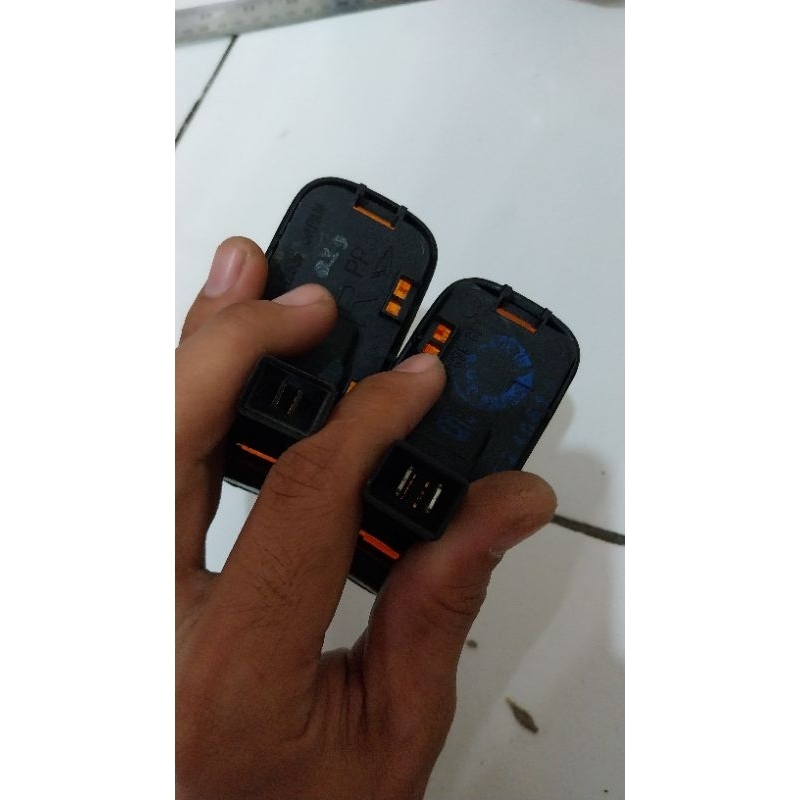 Lampu sen spakbord charade