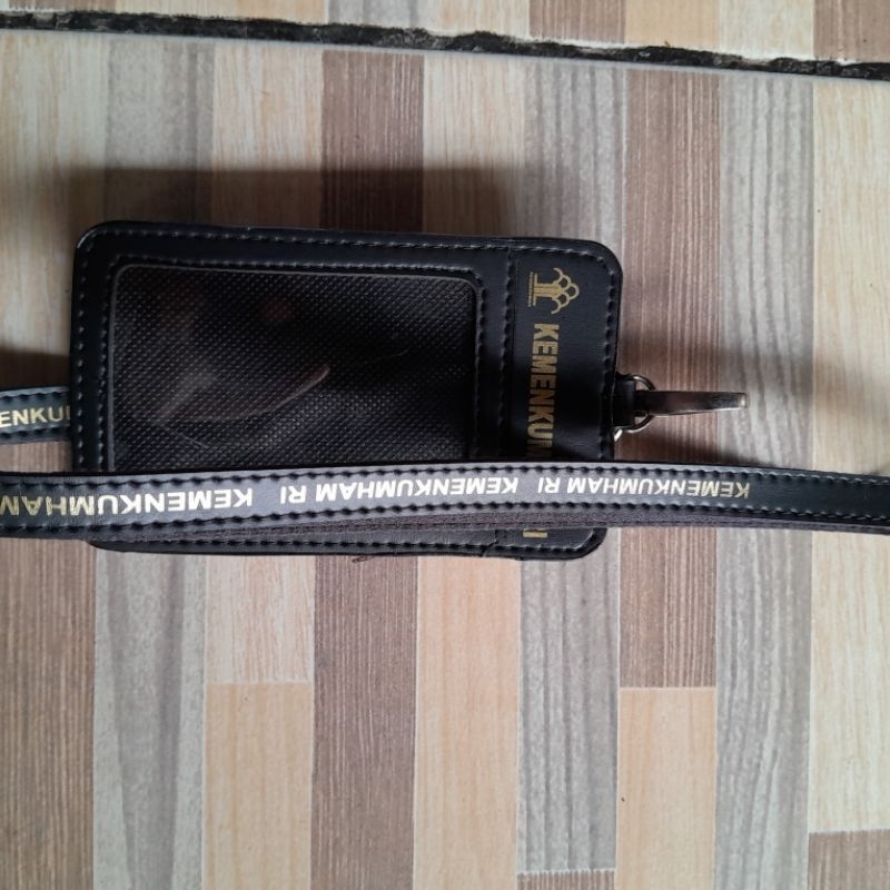 

casing id card + tali id card kulit hitam