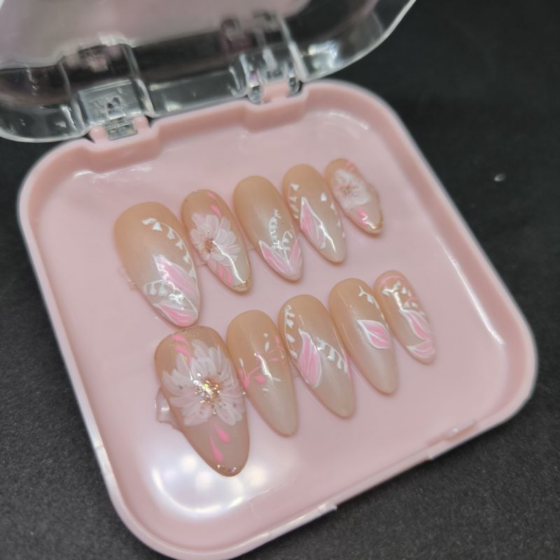 PREMIUM NAIL ART / FAKE NAILS / CUSTOM NAIL ART / KOREAN NAILS 'WHITE AND NUDE'