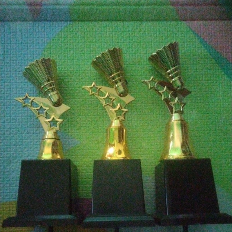 satu set piala badminton 1 2 3