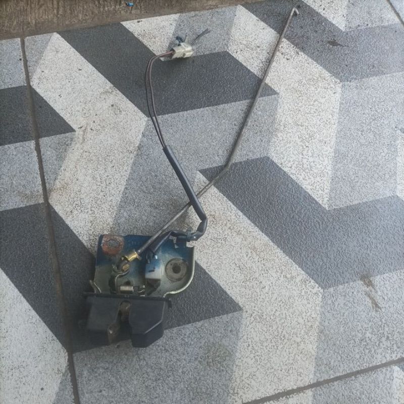 doorlock bagasi atas mazda familia lantis lynx