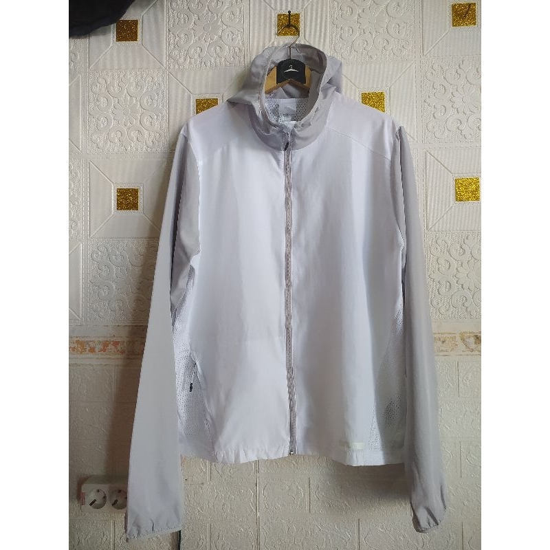 jaket running DecathloN kaLenji