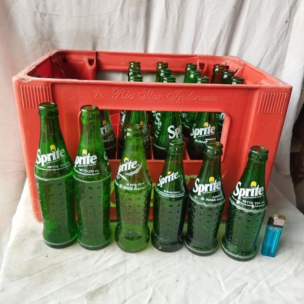 Pajangan 1 Krat 23 Botol Kaca Sprite